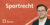Teaser des Newsbeitrages zum Sportrecht. Zu sehen ist eine Rennbahn auf orangenem Grund, auf der ein Paragraph abgebildet ist.