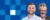 Beitrags-Teaser für das Thema Digitalrecht. Zu sehen sind die beiden Autoren Benedikt Quarch und Martin Ebers vor einem mittelblauen Hintergrund mit hellblauen Kästen.
